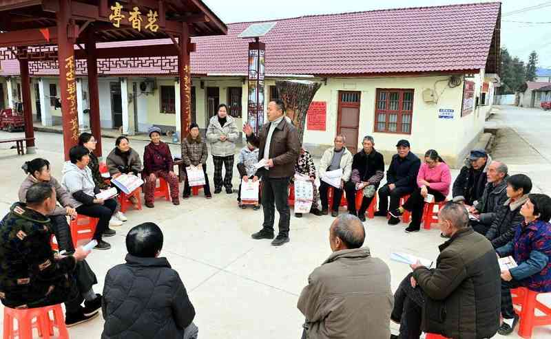 从法律条文看中国规划智慧；顶层设计问计于民统一彰显制度优势。
