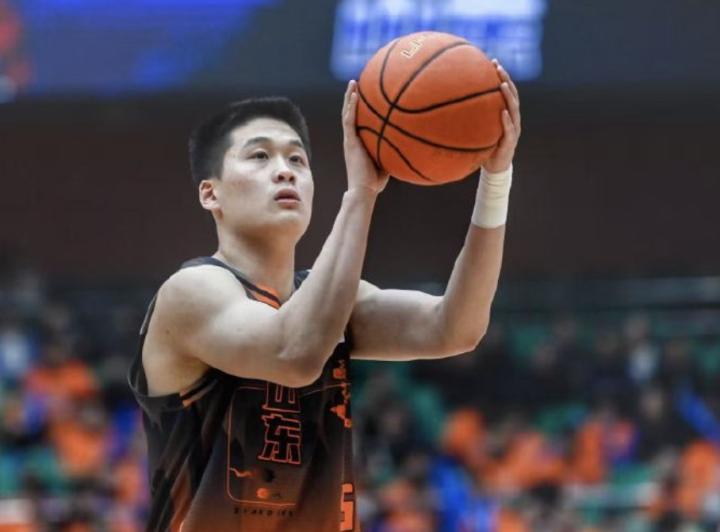  王证赛季得分巅峰闪耀；感谢邱彪指导与队友支持，他正加速蜕变为可靠射手。 体育新闻 王证赛季得分巅峰闪耀；感谢邱彪指导与队友支持，他正加速蜕变为可靠射手。 体育新闻