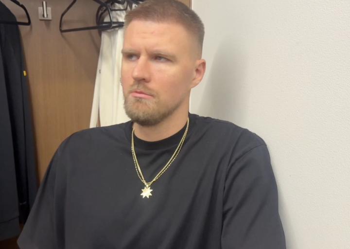  勇士遭遇活塞阻击，波尔津吉斯背部僵硬退场；恢复之路仍需观察。 体育新闻 勇士遭遇活塞阻击，波尔津吉斯背部僵硬退场；恢复之路仍需观察。 体育新闻