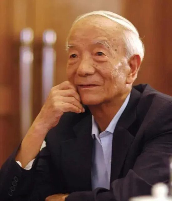 百岁院士深情回馈母校；王希季教育基金温暖延续航天精神。