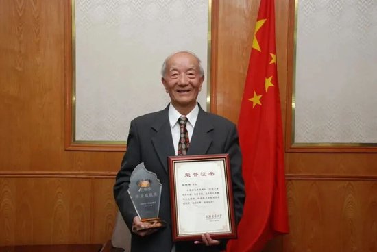  百岁院士深情回馈母校；王希季教育基金温暖延续航天精神。 教育招生