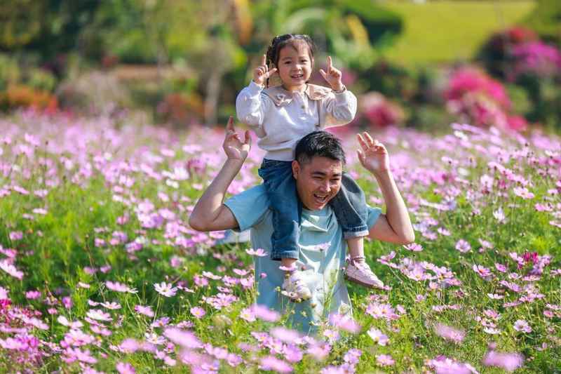  繁花似锦点亮春日；多地创新融合业态；春日经济图景生动展开。 文化旅游 繁花似锦点亮春日；多地创新融合业态；春日经济图景生动展开。 文化旅游 繁花似锦点亮春日；多地创新融合业态；春日经济图景生动展开。 文化旅游