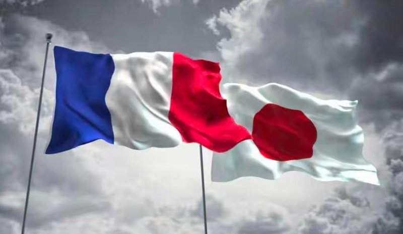  【深度探讨】马克龙的“变脸”背后，究竟藏着怎样的国际博弈逻辑？ 情感心理