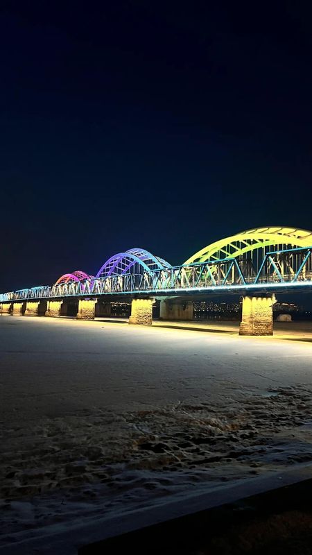  【冰窟救援技术深度解析】哈尔滨民警15分钟生命营救行动全记录 新闻