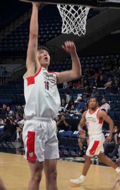  【技术解码】杨瀚森G联赛准两双数据背后的战术价值与技术演进 体育新闻