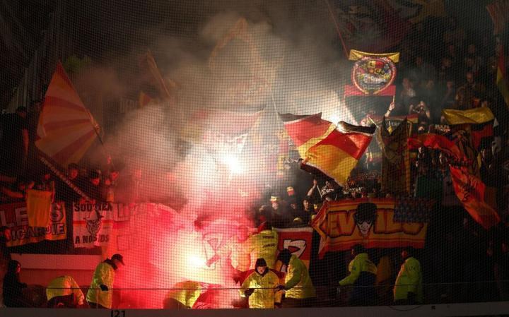 法甲安保漏洞深度剖析:里尔官员遭袭事件背后的制度性反思 体育新闻