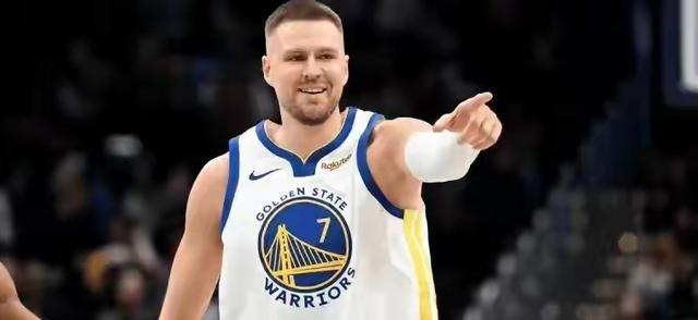  【战术拆解】波尔津吉斯高位支点战术：勇士破太阳防守的胜负钥匙 体育新闻