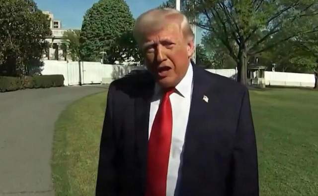  「关税大棒」背后的权力博弈：特朗普访华前的「极限施压」策略深度解析 新闻